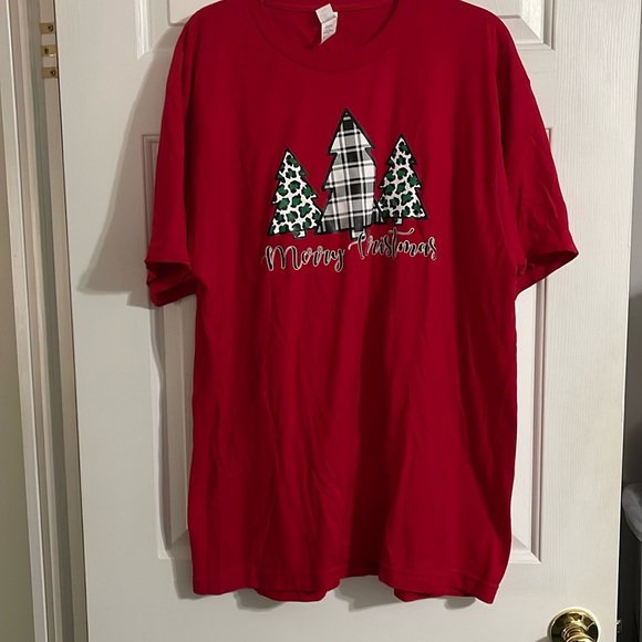 Excellent Condition Merry Christmas T Shirt Red - Picture 1 of 3